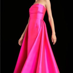 The Tiffany Maxi Dress in Magenta Only Worn Once! Super Flattering!